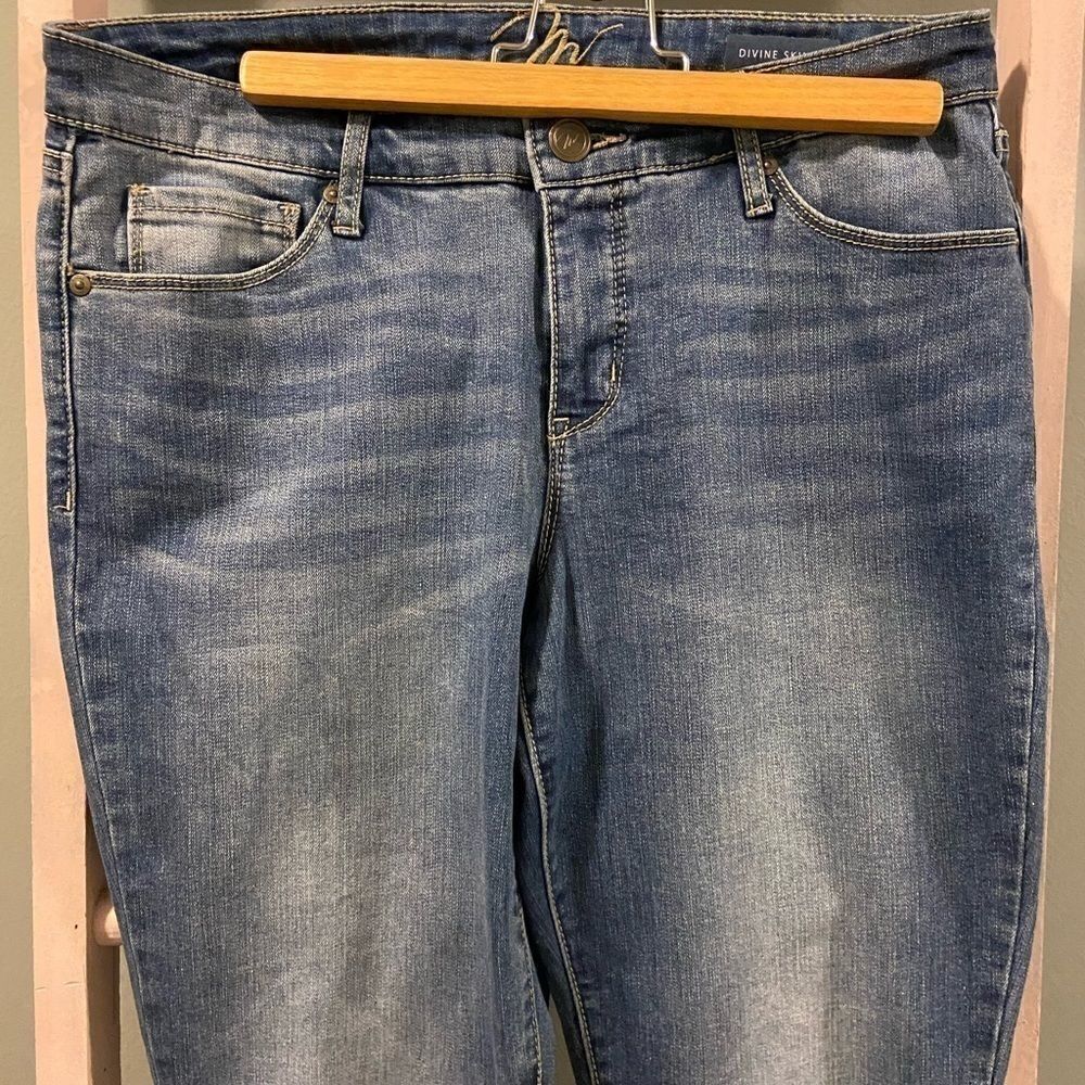 💝 3/$75 Miracle Divine Skinny Jeans - Picture 2 of 7